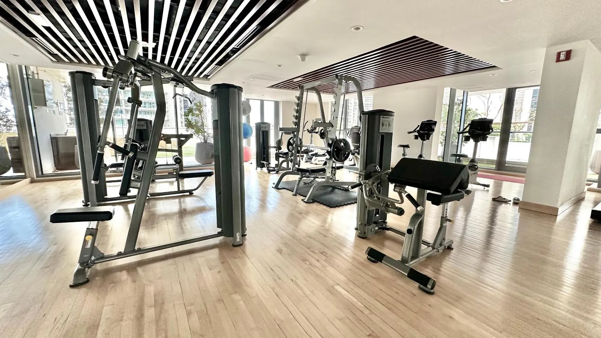 Spacious 3Br And Maid Room, Balcony & City Views By Bhavan Vacation Homes Dubai Apartment